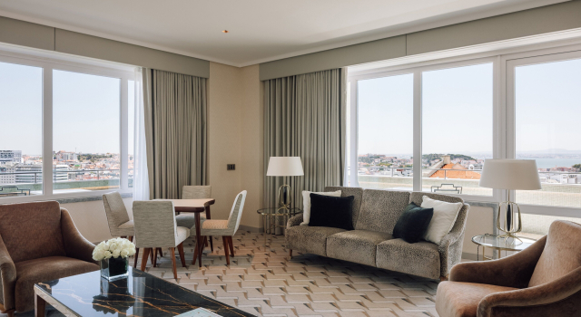 Люкс Almada Negreiros Four Seasons Hotel Ritz Lisbon
