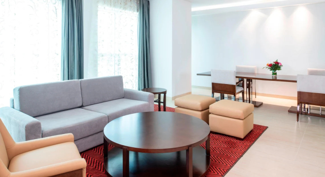 Двухместный люкс Corner Vice Presidential c 1 комнатой Four Points by Sheraton Sharjah
