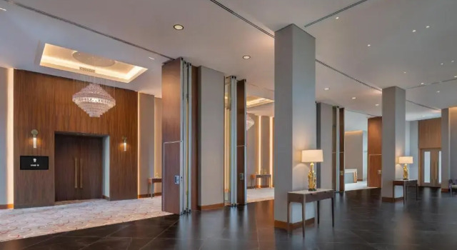Отель The WB Abu Dhabi, Curio Collection by Hilton