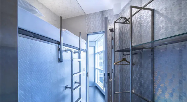 Одноместная капсула с окном верхняя Diamond Capsule Hotel Amsterdam South