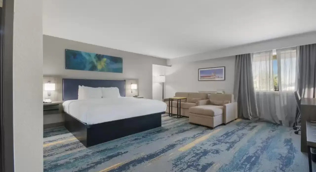 Двухместный люкс Clarion Pointe OKC Airport