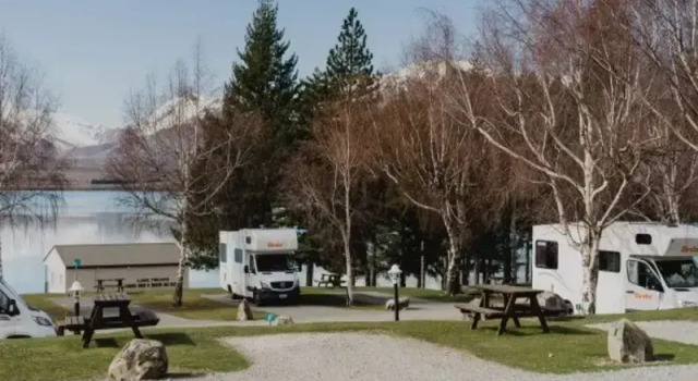 Site Powered Lakes Edge Holiday Park