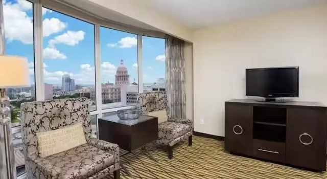 Двухместный люкс Capitol view c 1 комнатой DoubleTree Suites by Hilton Austin Downtown Capitol