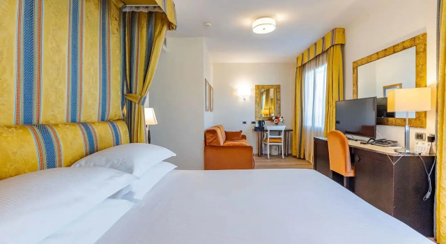 Двухместный полулюкс с видом на город FH55 Grand Hotel Mediterraneo