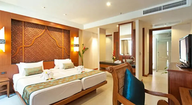Двухместный номер Superior с балконом и с видом на бассейн Rawai Palm Beach Resort - SHA Extra Plus