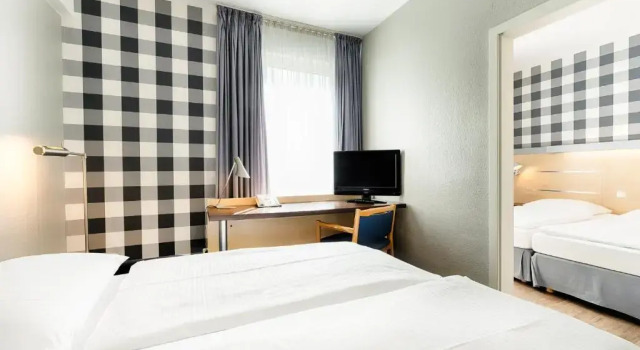 Четырёхместный номер Comfort enjoy hotel Berlin City Messe