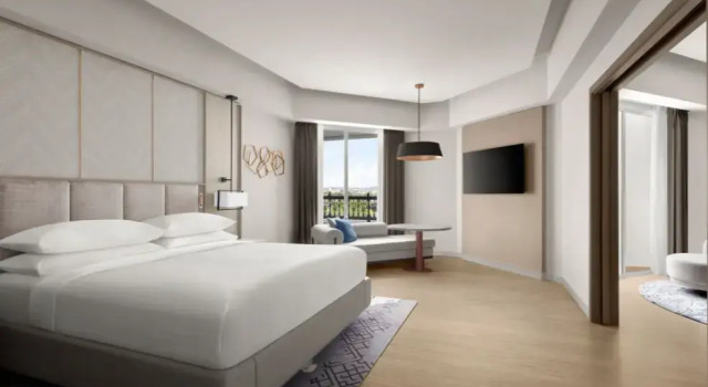 Двухместный люкс Executive с видом на бассейн Putrajaya Marriott Hotel