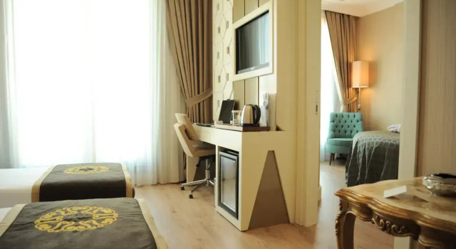Двухместный люкс The Grand Mira Business Hotel