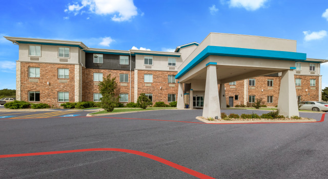 Best Western Plus Bowie Inn & Suites