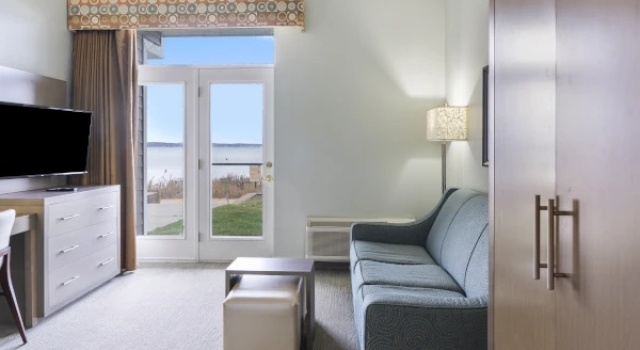 Двухместный люкс Kitchenette с видом на залив Cherry Tree Inn & Suites