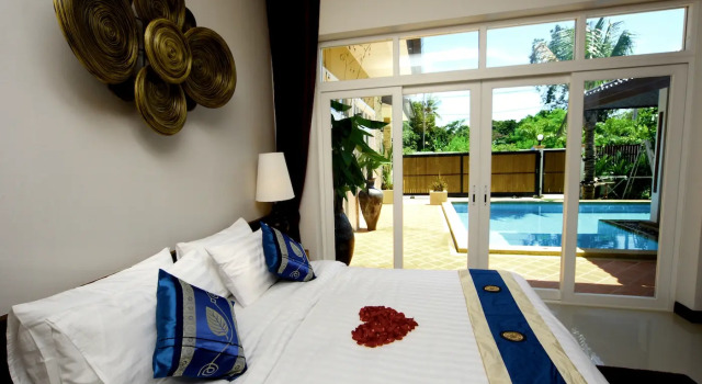 Rawai Private Villas - Pool and Garden