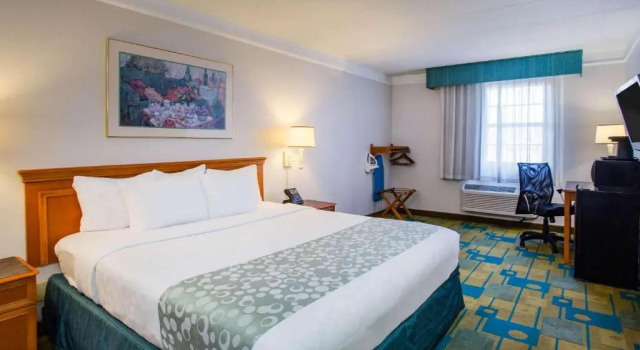 Четырёхместный номер Standard La Quinta Inn by Wyndham Norfolk Virginia Beach