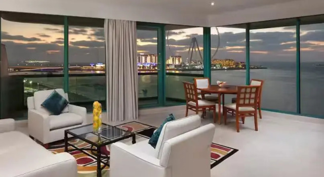 Двухместный люкс Gulf с балконом и с видом на море Hilton Dubai Jumeirah