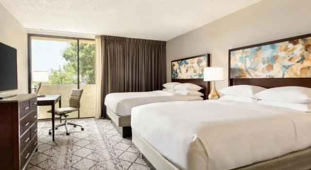 Четырёхместный номер DoubleTree by Hilton Atlanta Northeast/Northlake