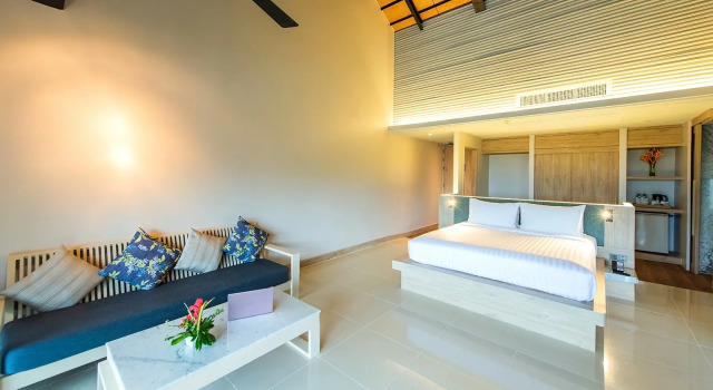 Люкс Penthouse Pool с видом на море Отель Holiday Ao Nang Beach Resort Krabi