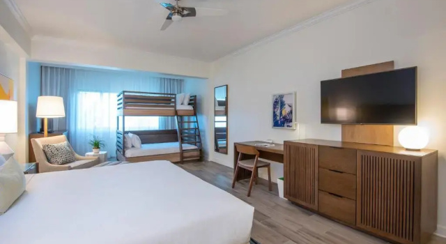 Семейный номер для гостей с ограниченными возможностями Hawks Cay Resort