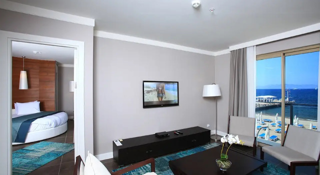 Двухместный люкс с видом на море Sundance Suites Hotel