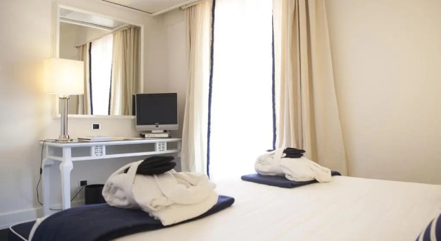 Четырёхместный семейный люкс California Park Hotel