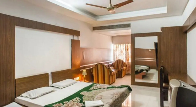 Hotel Samrat, Забронировать Отель Отели штата Махараштры 3 звезды, 3*