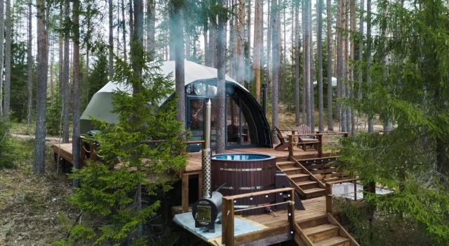 Лодж с купелью с красивым видом из окна База отдыха Forest Lake