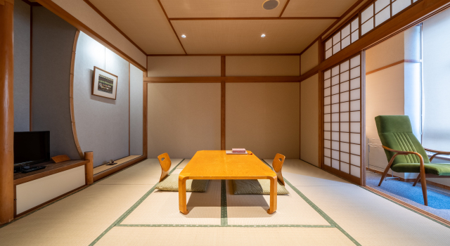 Japanese-Style 10 Tatami-Mats Zimmer Ryokan Ryokufuso