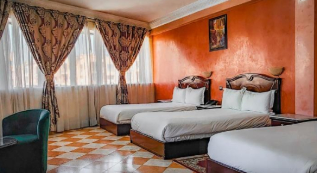 Трёхместный номер Hôtel Les Ambassadeurs
