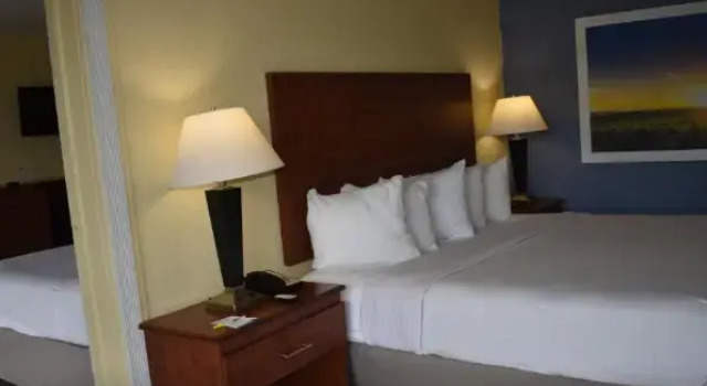 Люкс с 2 комнатами Days Inn by Wyndham Wildwood I-75