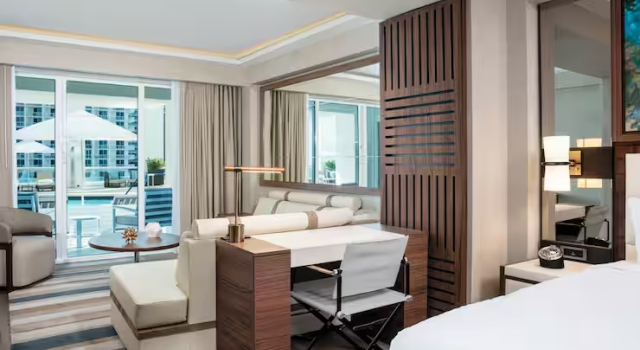 Двухместный полулюкс с видом на бассейн Conrad Fort Lauderdale Beach