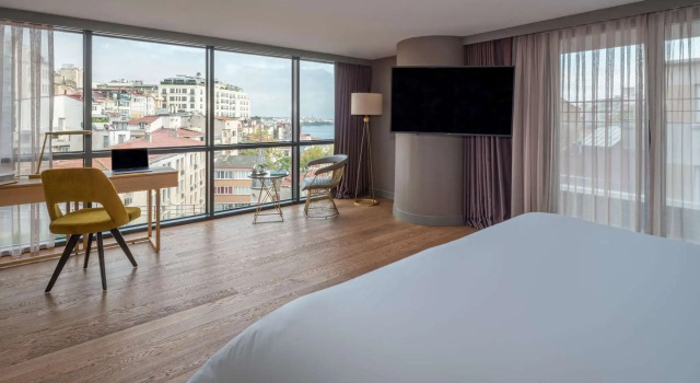 Четырёхместный люкс Club Millesime Access Signature Дуплекс c 1 комнатой с видом на Босфор Sofitel Istanbul Taksim