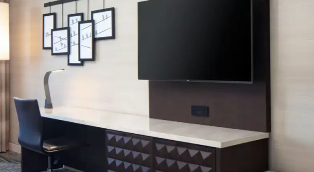 Номер Club Renaissance Dallas Hotel