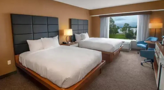 Номер с видом на реку DoubleTree by Hilton Hotel Niagara Falls New York