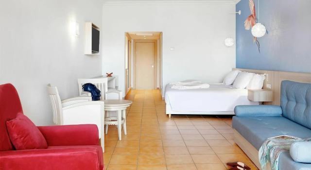 Двухместный полулюкс с видом на бассейн Iberostar Waves Founty Beach All Inclusive