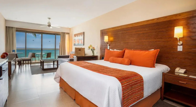 Двухместный полулюкс Preferred Club oceanfront Secrets Aura Cozumel