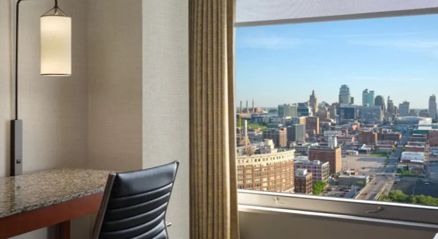 Люкс c 1 комнатой Sheraton Kansas City Hotel at Crown Center