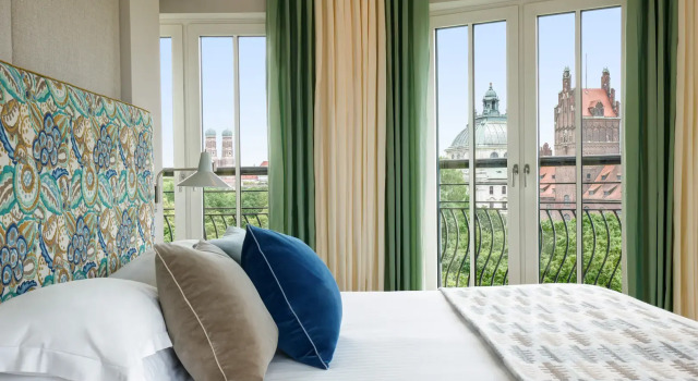 Люкс Signature с 2 комнатами с панорамным видом Rocco Forte The Charles Hotel
