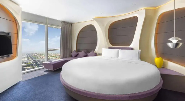 Люкс Round Bed Vantage V Hotel Dubai, Curio Collection by Hilton