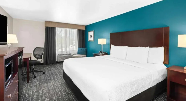Номер Standard La Quinta by Wyndham Portland NW