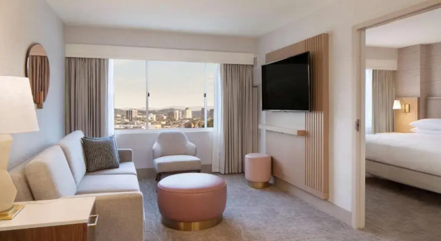 Люкс c 1 комнатой Hilton Santa Monica