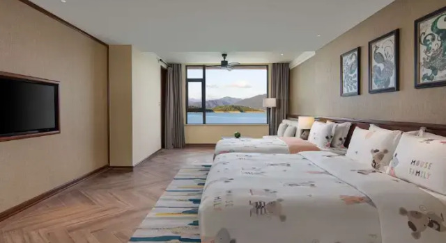 Трёхместный семейный люкс с видом на озеро Ramada by Wyndham Chenzhou Dongjiang Lake