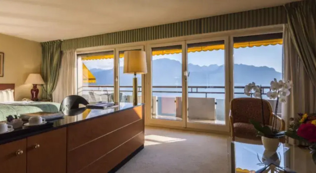 Двухместный полулюкс с балконом и с видом на озеро Royal Plaza Montreux