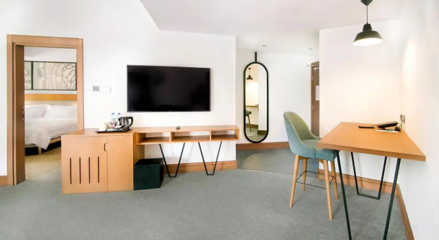 Двухместный люкс клубный Lounge Access Deluxe c 1 комнатой Курортный отель Le Meridien Abu Dhabi Hotel