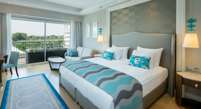 Люкс семейный с балконом и с красивым видом из окна Titanic Deluxe Golf Belek