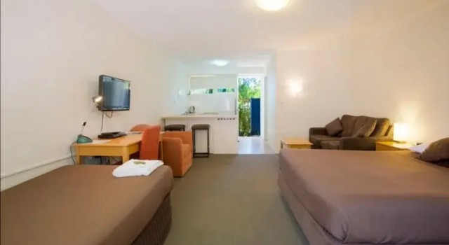 Студия Summer East Apartments