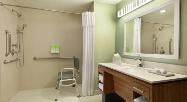 Двухместный люкс Mobility/Hearing Accessible with Roll-in Shower Home2 Suites by Hilton Florida City