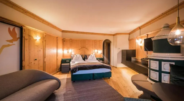 Hotel Quelle Nature Spa Resort, Забронировать Курортный отель Отели Валле-ди-Казиес с парковкой, Парковка