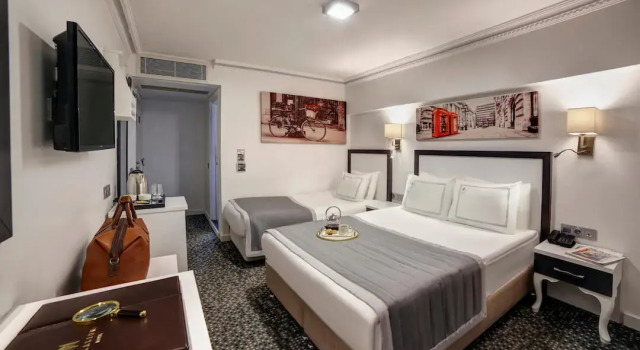 Трёхместный номер Standard Skalion Hotel