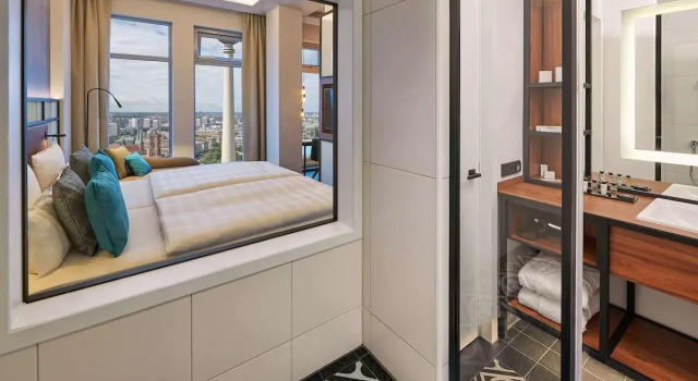 Двухместный люкс Corner Sky Deluxe Park Inn by Radisson Berlin Alexanderplatz