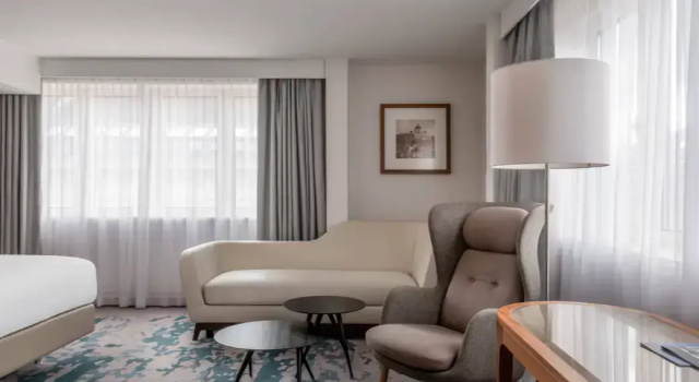 Полулюкс M Club Lounge Access Vienna Marriott Hotel