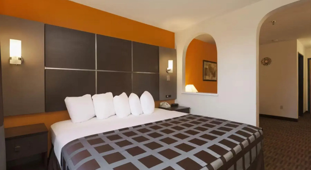 Двухместный люкс студия Days Inn by Wyndham Los Lunas