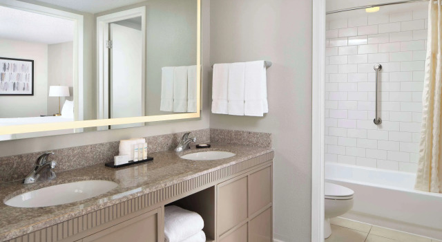 Люкс Accessible с видом на океан Embassy Suites by Hilton Myrtle Beach Oceanfront Resort